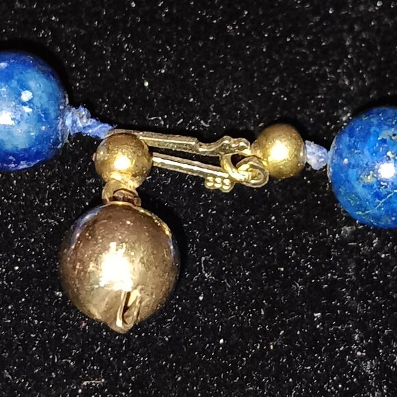 This gorgeous 333k yellow gold and lapis cloisonne necklace is in fantastic cond - Picture 6 of 6